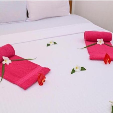 Negombo Royal Villa By Hotel Oviniru Exterior photo