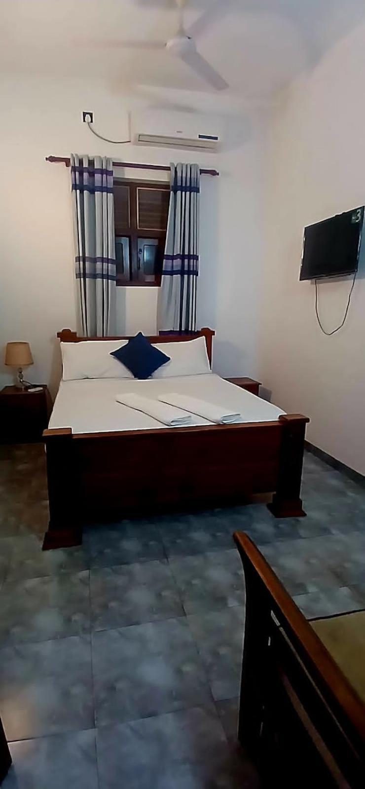 Negombo Royal Villa By Hotel Oviniru Exterior photo